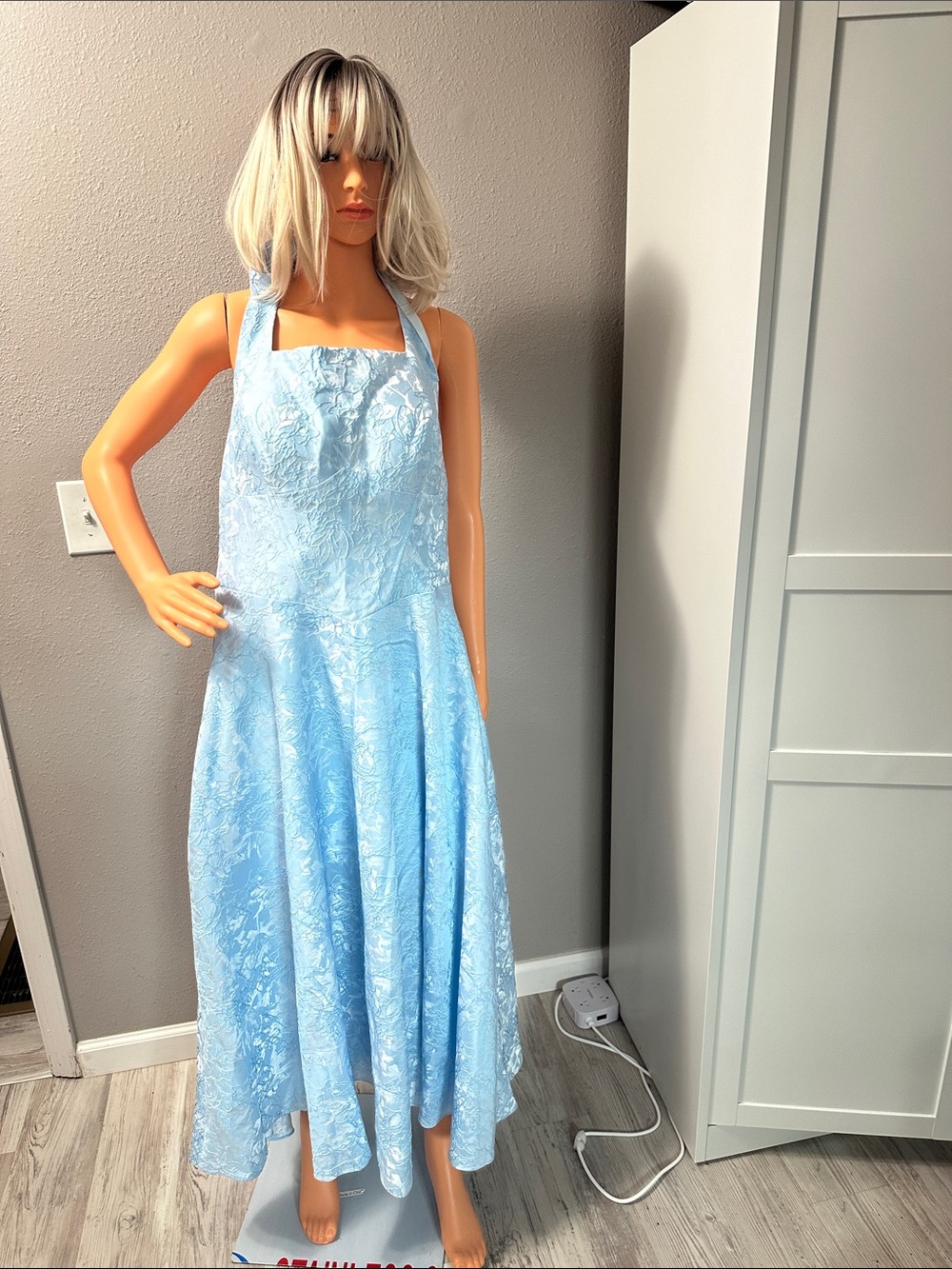 Elegant Light Blue Floral Midi Dress - Picture 10 of 10